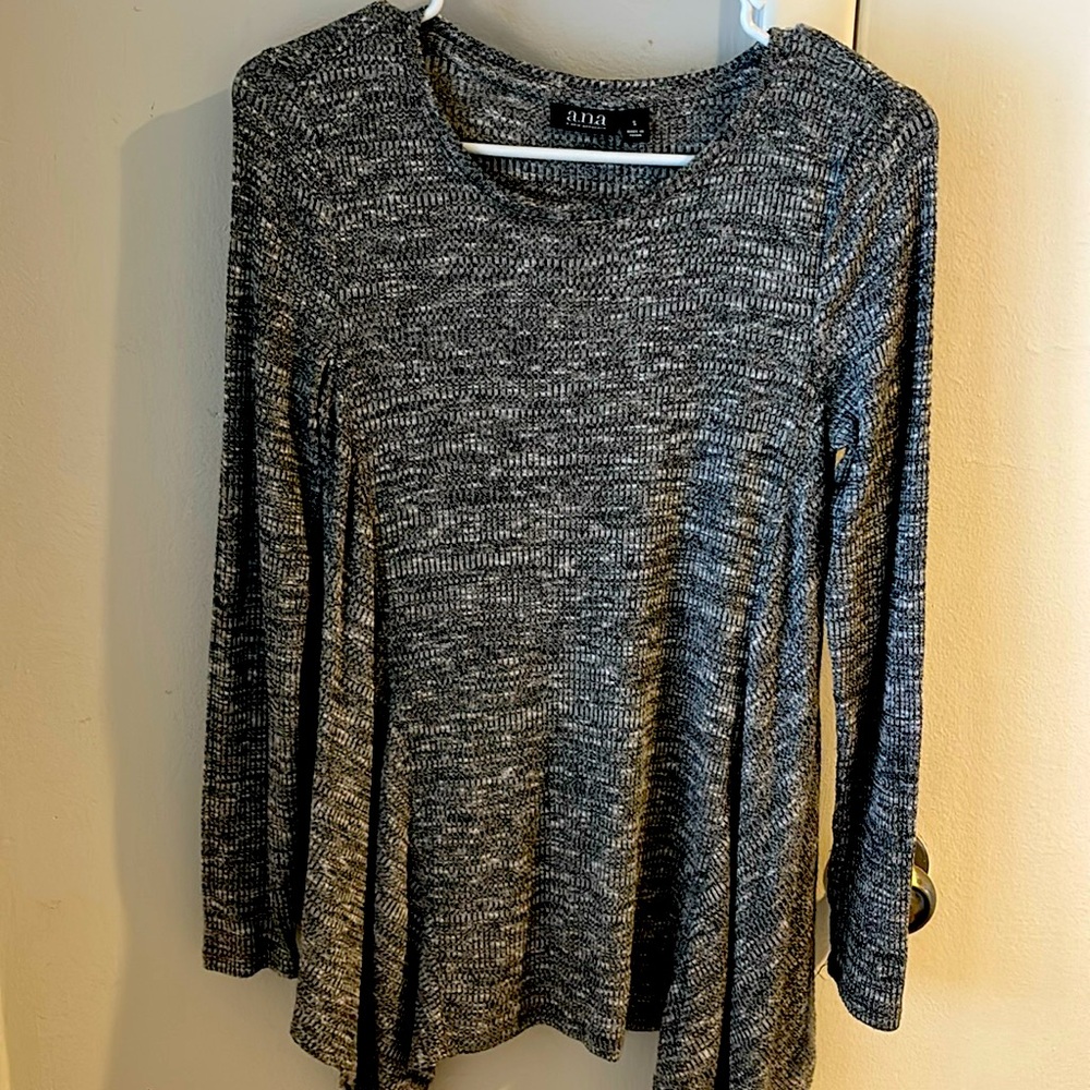 Beautiful gray and white top.